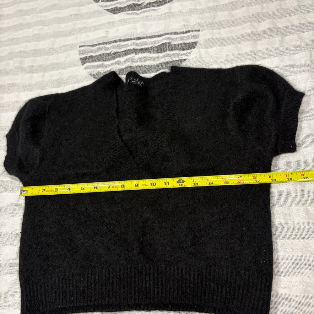 Theory Black Short Sleeve V-Neck Crop Top - Picture 8 of 9